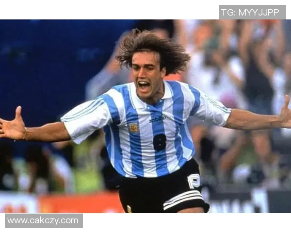 世界十大足球球星贝尔斯的传奇之路与成就解析